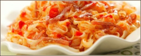 (Rijst)noodles met chili garlic saus